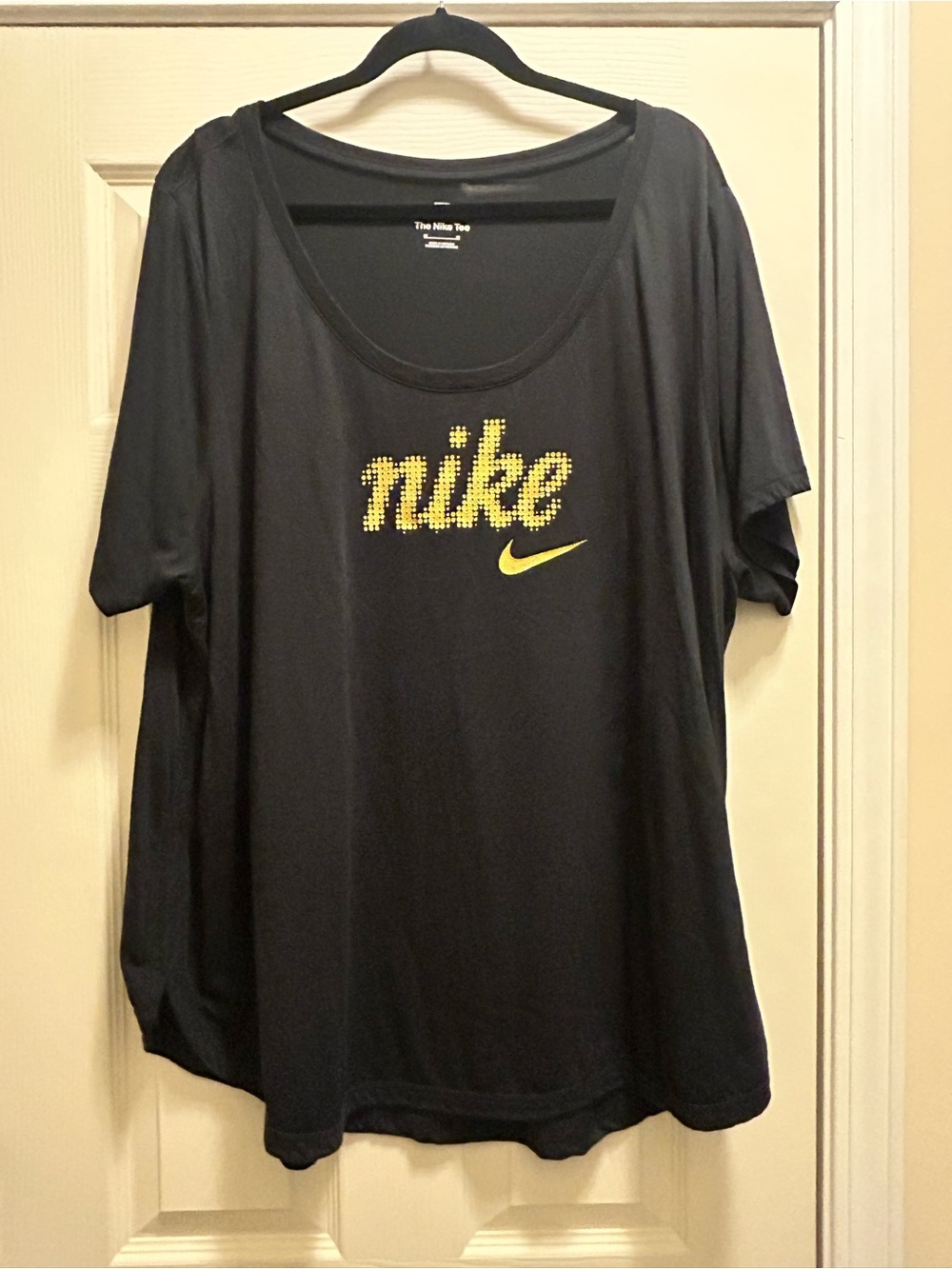 Women’s Nike Black Short-Sleeve Scoop Neck Tee with Yellow Logo. Oversized 3X